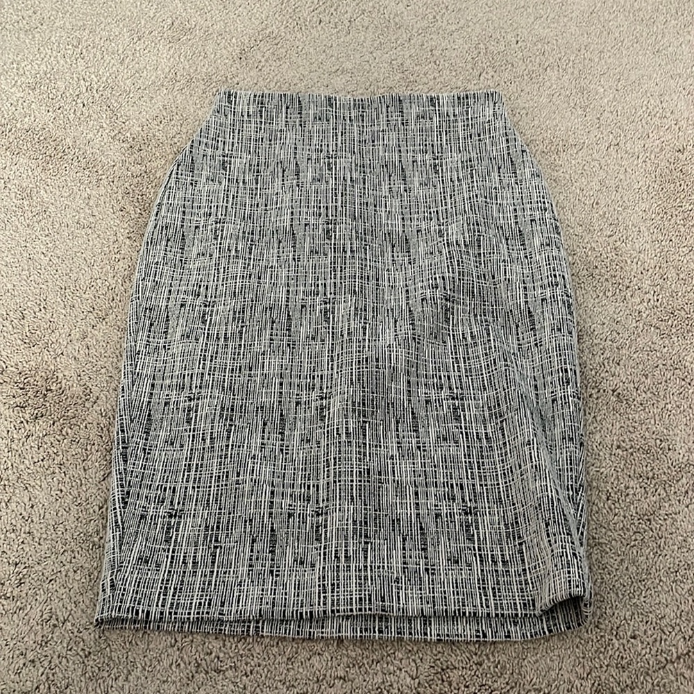 Express Back and White Pencil Skirt